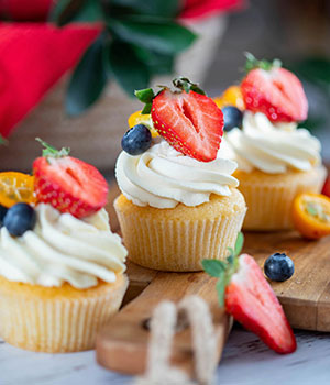 whipped cream on cupcakes